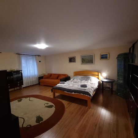 R Castle - 2 Room Apartment Brasov Luaran gambar