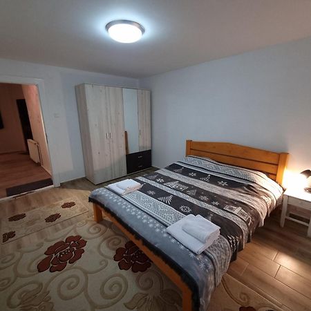 R Castle - 2 Room Apartment Brasov Luaran gambar