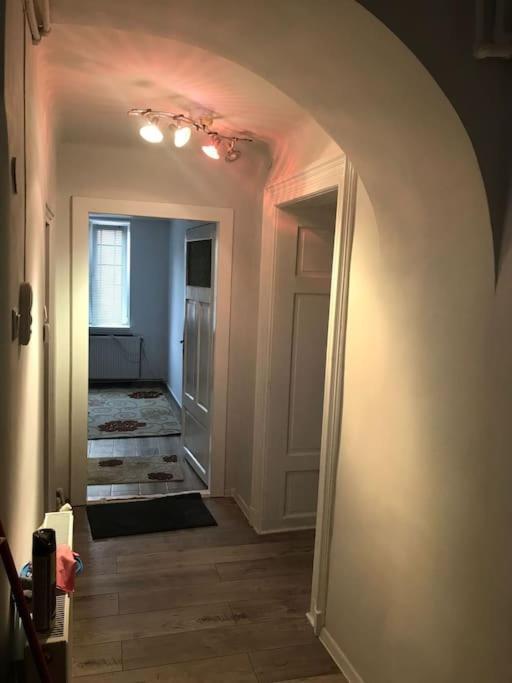 R Castle - 2 Room Apartment Brasov Luaran gambar