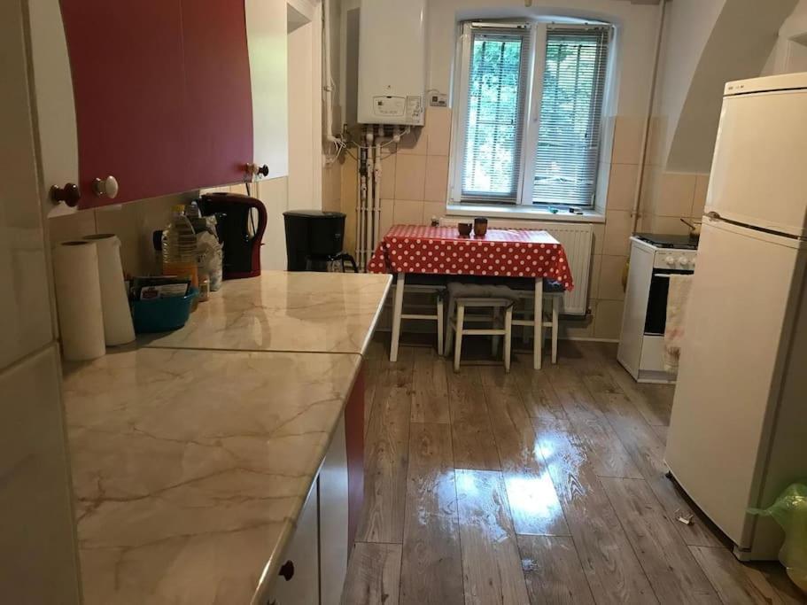R Castle - 2 Room Apartment Brasov Luaran gambar