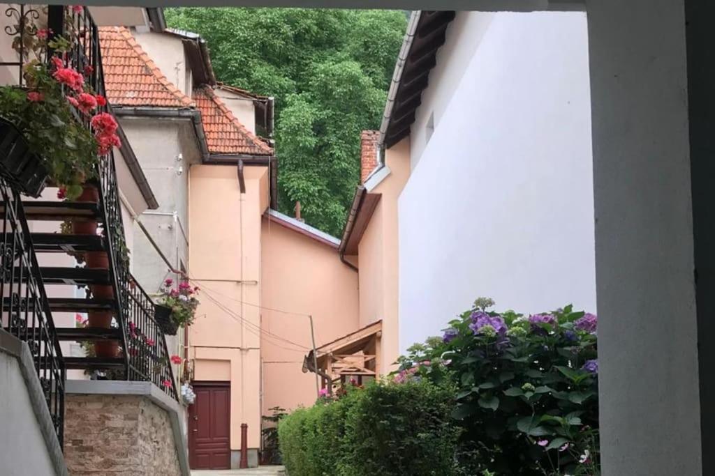 R Castle - 2 Room Apartment Brasov Luaran gambar